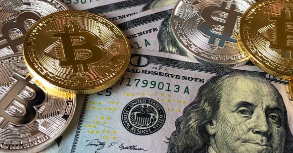 Blockchain Technologie - Bitcoins and U.s Dollar Bills